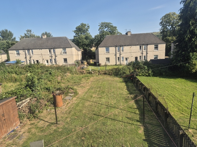 carstside avenue/ mclaurin crescent back gardens