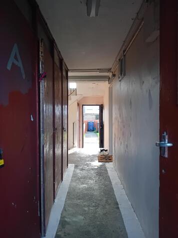 8 Avon Drive close clean and paint.jpg